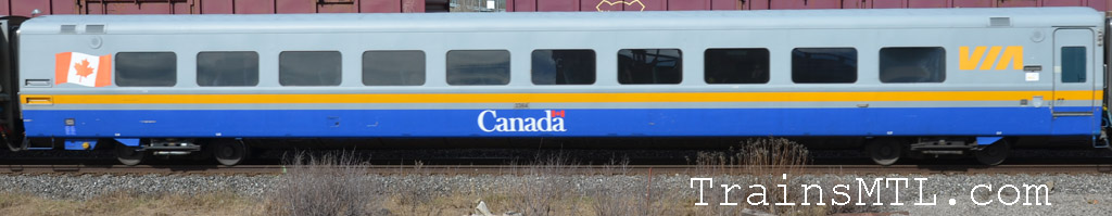 Passenger car VIA 3364 left side with Canada 150 colors / Wagon de passager VIA 3364 coté gauche avec couleurs Canada 150